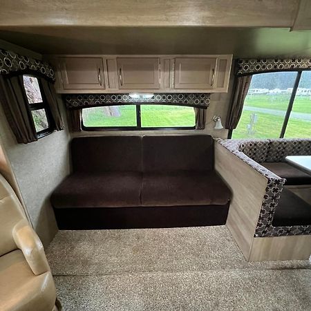 מלון קלמאת' Surfside Glamping Camper מראה חיצוני תמונה