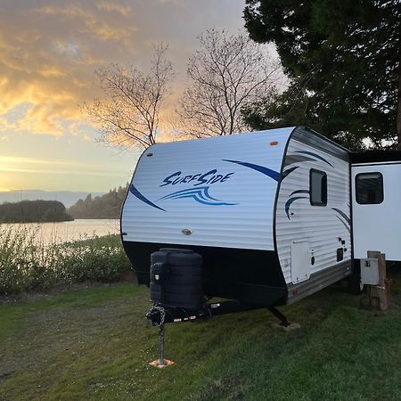 מלון קלמאת' Surfside Glamping Camper מראה חיצוני תמונה