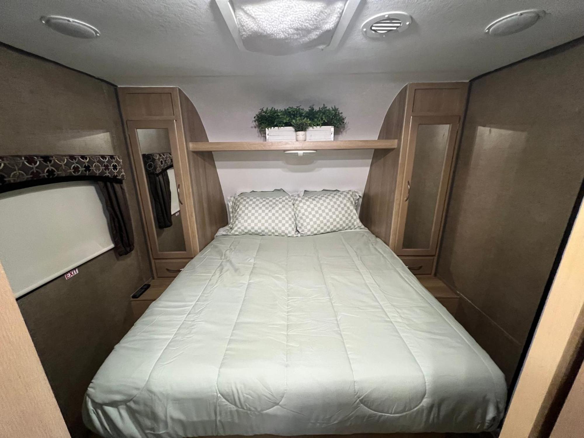 מלון קלמאת' Surfside Glamping Camper מראה חיצוני תמונה