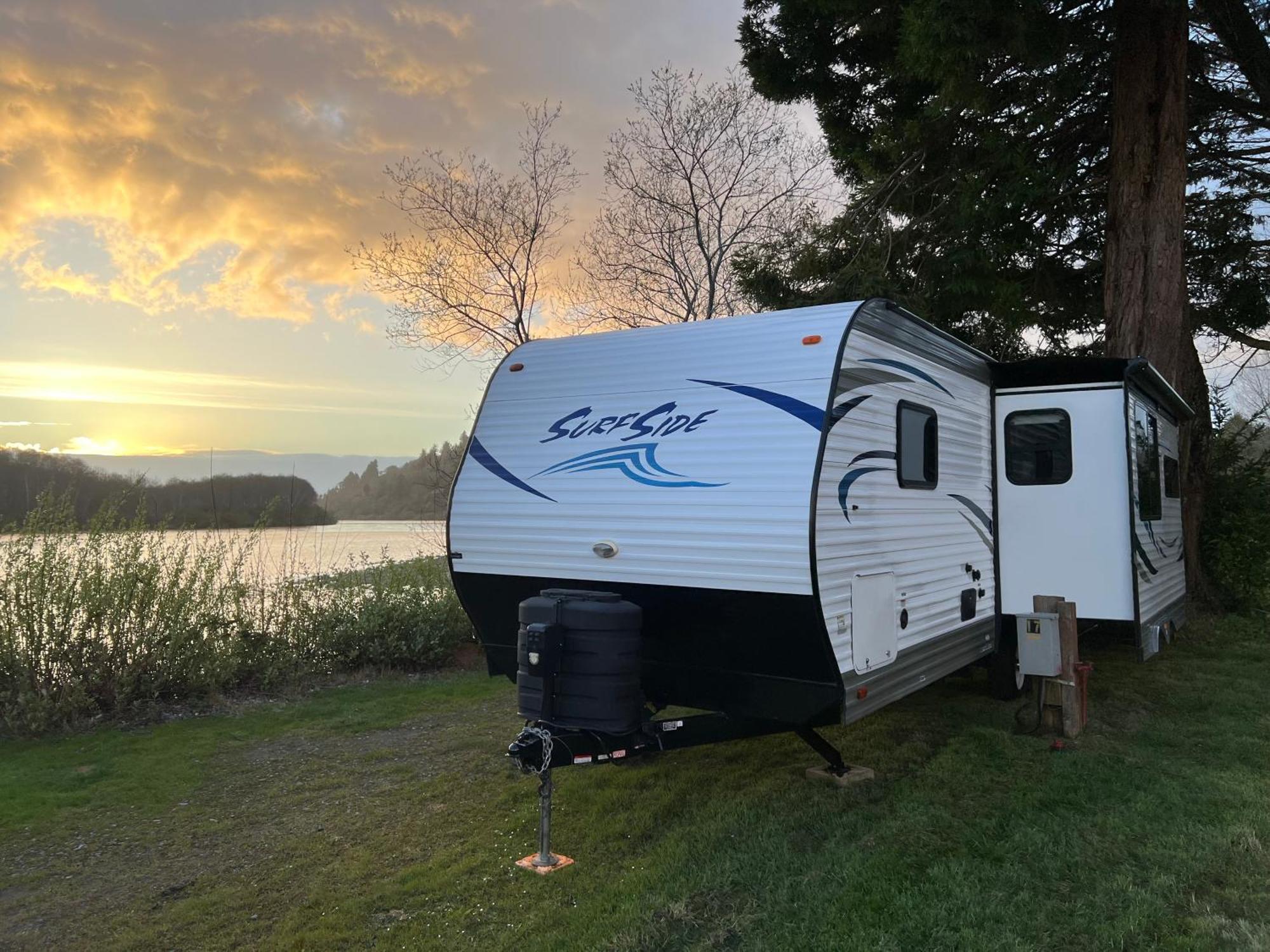 מלון קלמאת' Surfside Glamping Camper מראה חיצוני תמונה